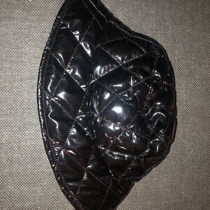 Black retro bucket hat